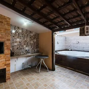https://casa-de-temporada-com-quintal-interno.santa-catarina-brasil.com